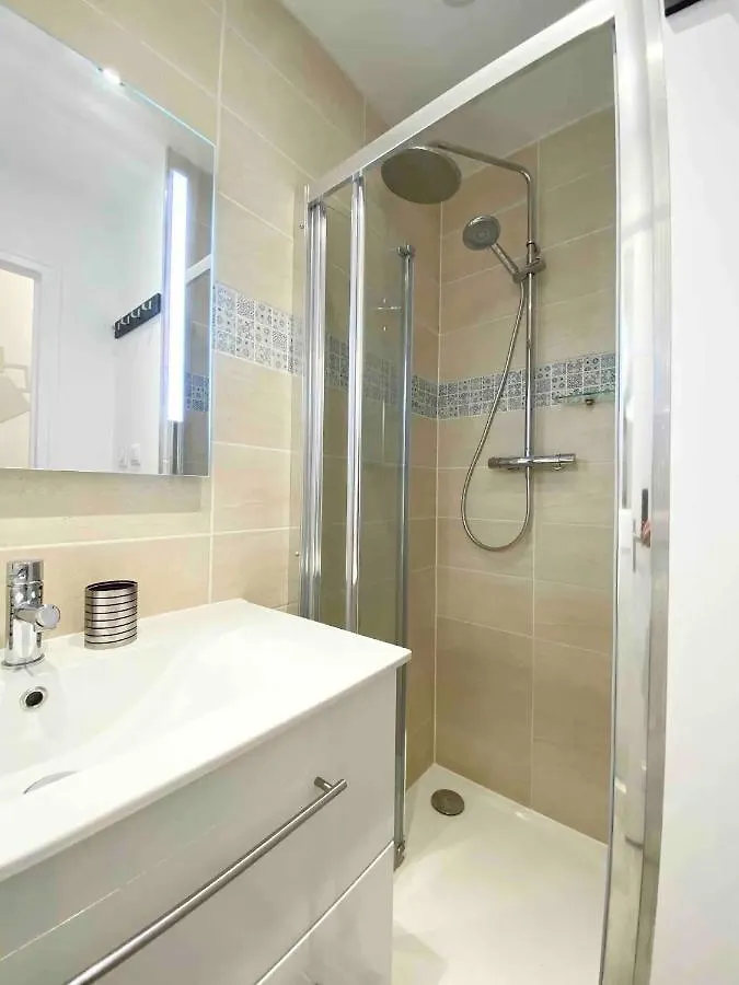 Le Deco - Confort - Wifi - Luminosite - Entre Gare Et Centre Quimper 0*,  France